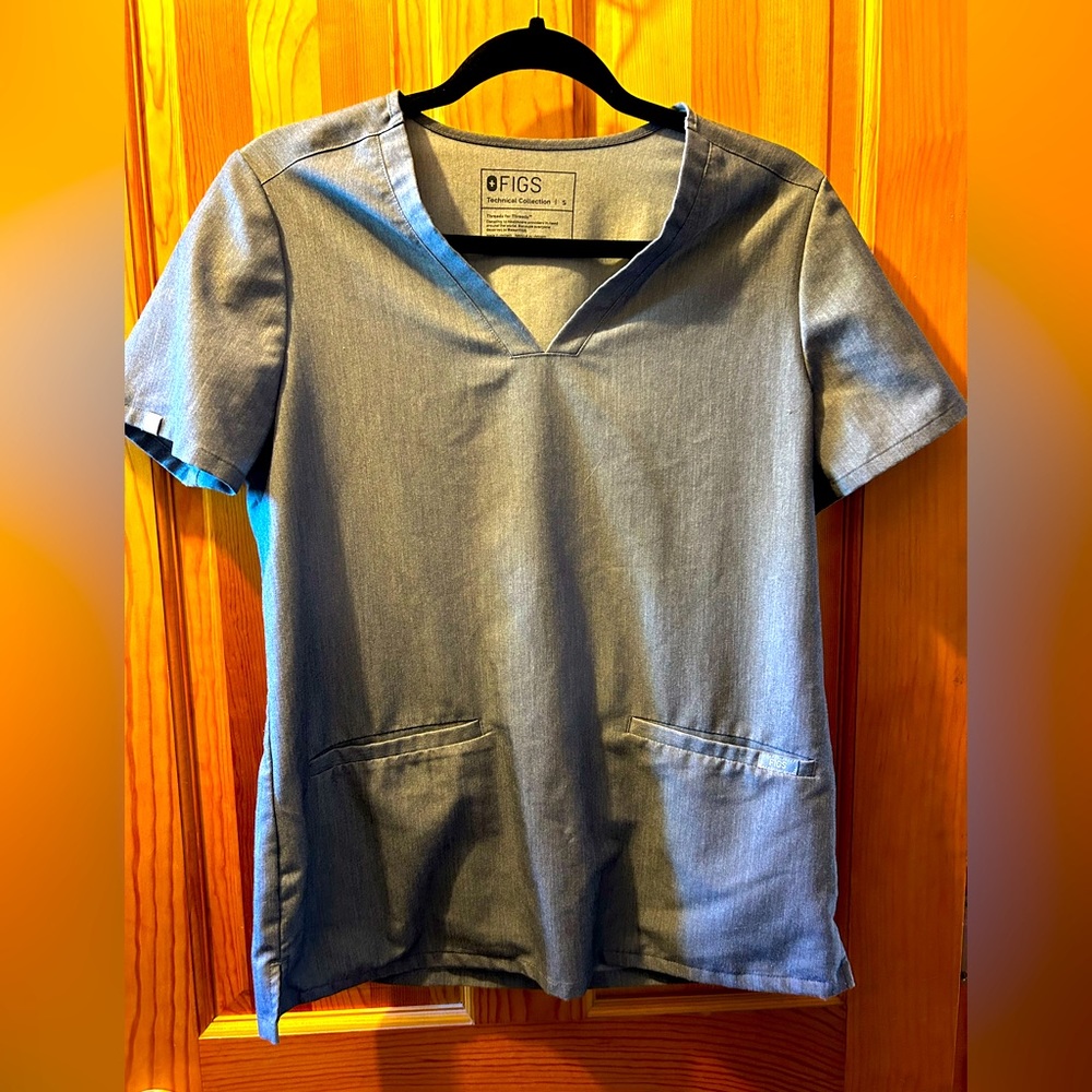 GRAY FIGS BUNDLE SIZE SMALL: 4 TOPS 3 BOTTOMS